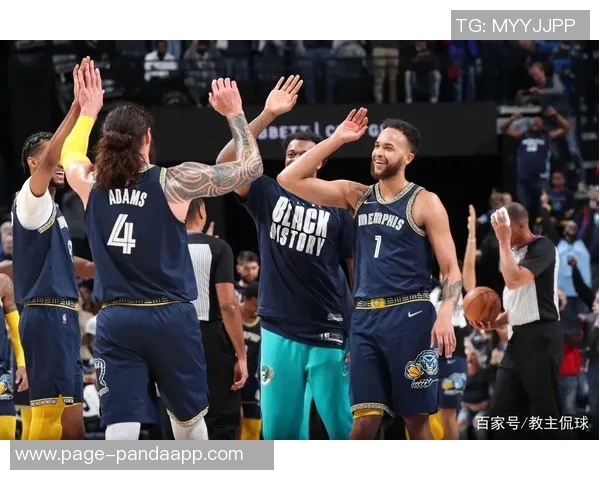 尼克杨谈布克遭遇重演称强行打控卫让人无奈